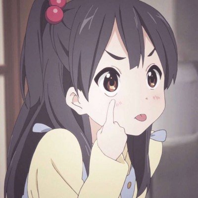 女生痛经捡来的猫从门缝推药进来